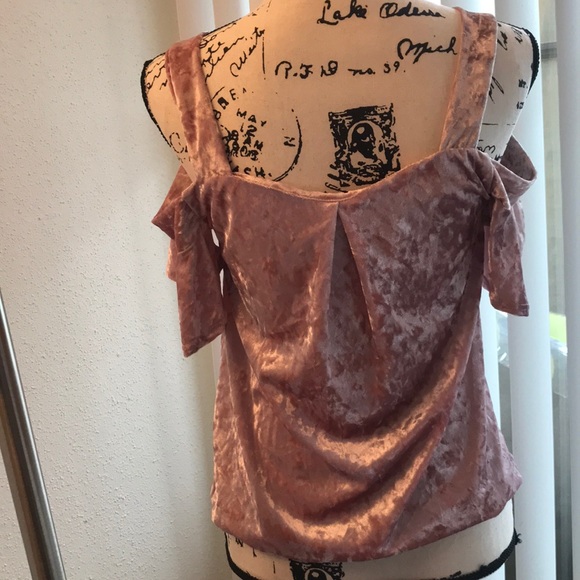 BOGO 🌵 Francesca Crushed Velvet Cold Shoulder Top - Picture 4 of 6